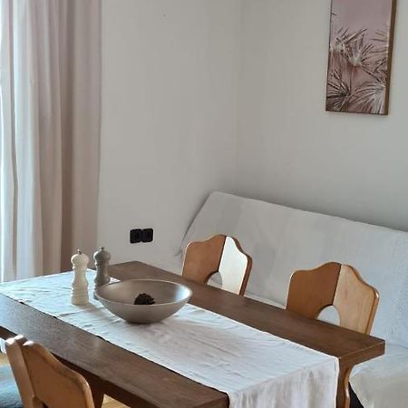 Apartmani Jelena 돈제페트레케인 외부 사진