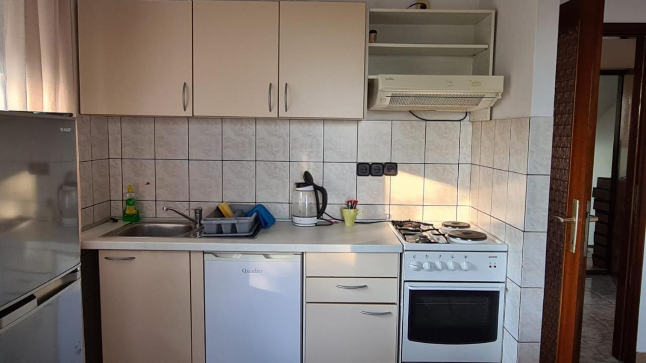Apartmani Jelena 돈제페트레케인 외부 사진