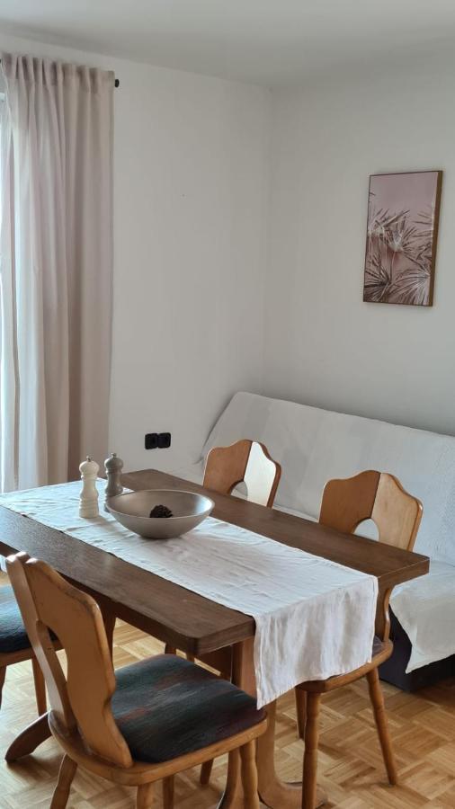 Apartmani Jelena 돈제페트레케인 외부 사진